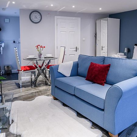 Luxury One Bedroom Guesthouse M6, Junction 10 Walsall Willenhall Esterno foto