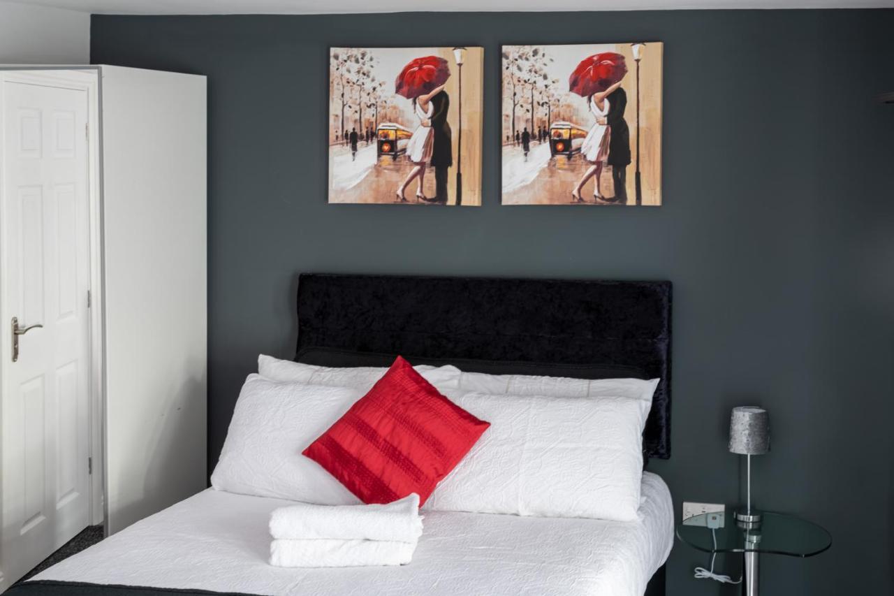 Luxury One Bedroom Guesthouse M6, Junction 10 Walsall Willenhall Esterno foto