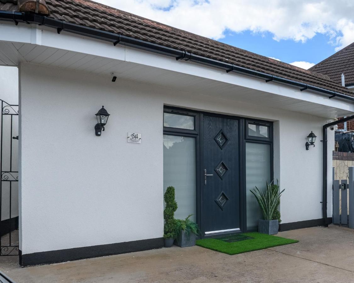 Luxury One Bedroom Guesthouse M6, Junction 10 Walsall Willenhall Esterno foto