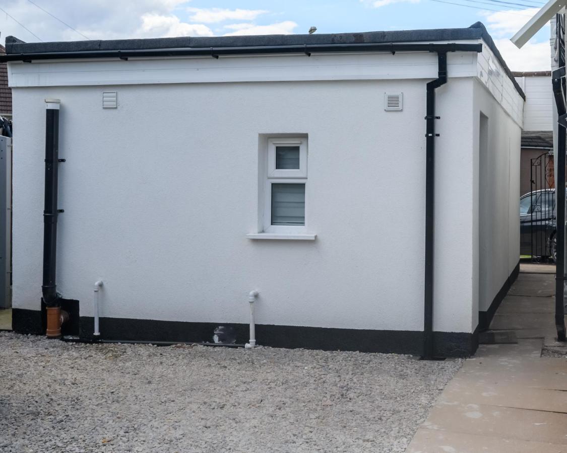 Luxury One Bedroom Guesthouse M6, Junction 10 Walsall Willenhall Esterno foto
