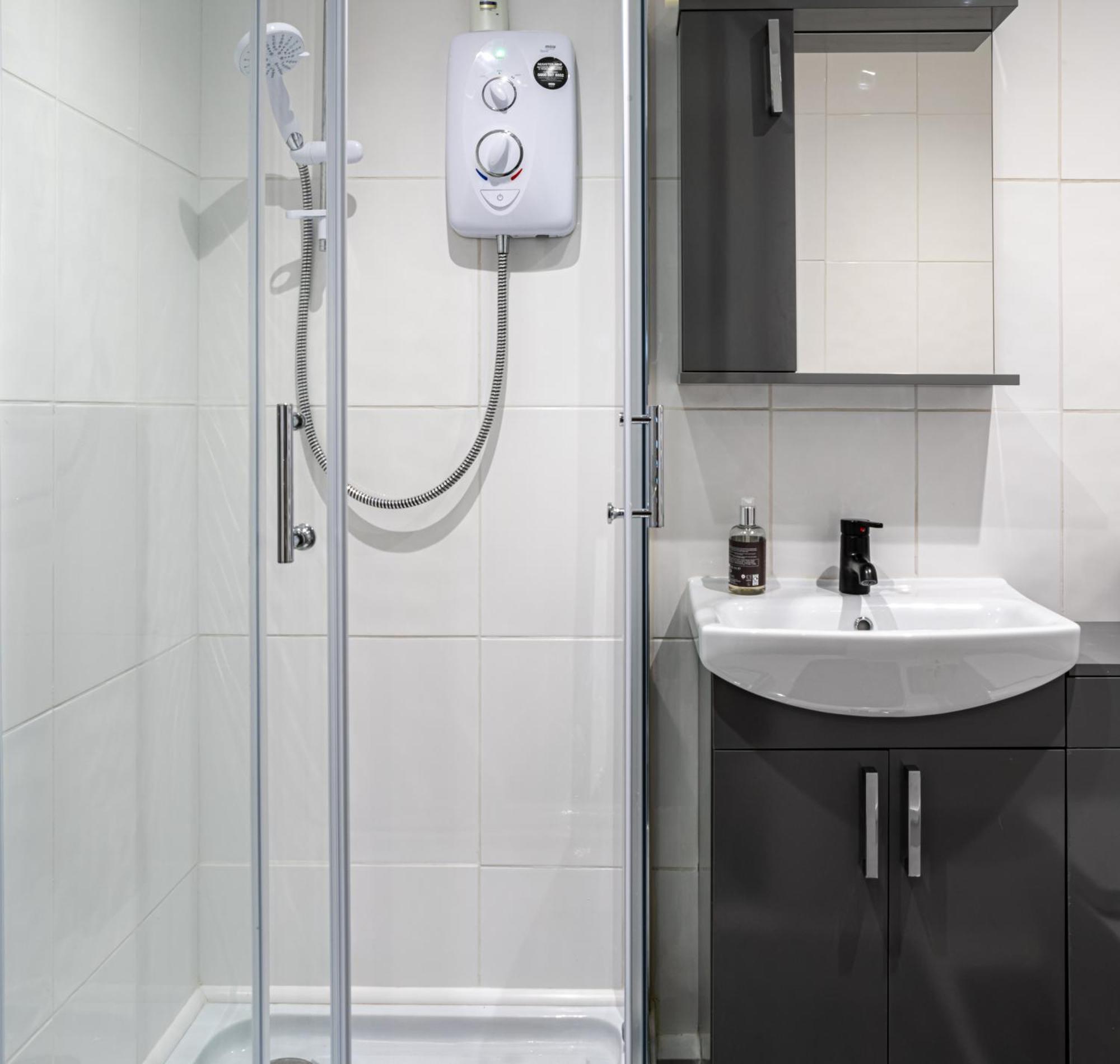 Luxury One Bedroom Guesthouse M6, Junction 10 Walsall Willenhall Esterno foto