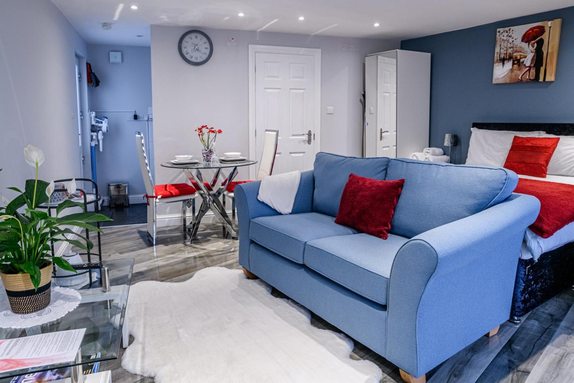 Luxury One Bedroom Guesthouse M6, Junction 10 Walsall Willenhall Esterno foto